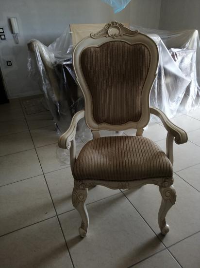 2 καρέκλες κλασσικες + τραπέζι στο ίδιο σχεφιο Ηγουμενίτσα νομού Θεσπρωτίας, Ήπειρος Έπιπλα - Είδη σπιτιού / κήπου Πωλούνται (φωτογραφία 1)