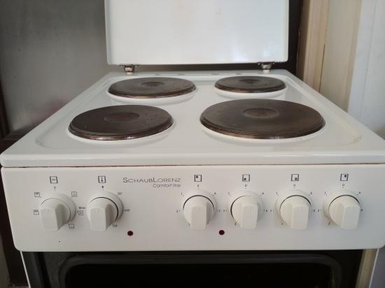 Λεύκη ηλεκτρική κουζίνα με μάτια και φούρνο Ζάκυνθος νομού Ζακύνθου, Νησιά Ιονίου Οικιακές συσκευές Πωλούνται (φωτογραφία 1)