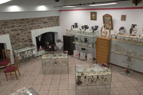 Πωλούνται γυάλινες φορητές βιτρίνες κοσμηματοπωλείου Καβάλα νομού Καβάλας, Μακεδονία Επιχειρήσεις Πωλούνται (φωτογραφία 1)