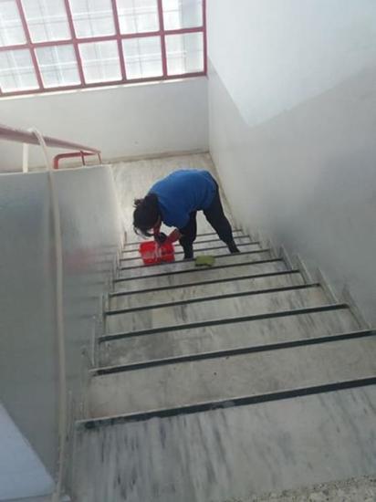 Προσφέρω υπηρεσίες καθαριότητας Καστοριά νομού Καστοριάς, Μακεδονία Υπηρεσίες κτιρίων - Συντήρηση Υπηρεσίες (φωτογραφία 1)