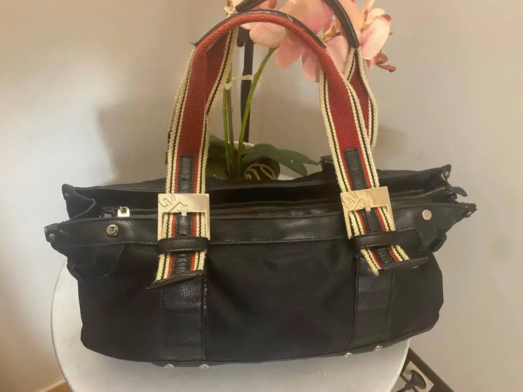 τσάντα gf αυθεντική - τσάντα gf αυθεντική - Αθήνα Ρούχα - Παπούτσια - Αξεσουάρ Πωλούνται Ν. Αττικής - Αθηνών, Αττική αγγελία 302855 FreeList.gr (φωτογραφία 1) τσάντα gf αυθεντική τσάντα gf αυθεντική - αγγελίες για Ρούχα - Παπούτσια - Αξεσουάρ σε Αθήνα - Πωλούνται στο Νομό Αττικής - Αθηνών, Αττική - FreeList.gr aggelia 302855 (φωτογραφία 1)