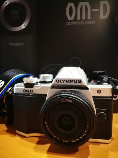 Olympus ΟΜ-D ΕΜ-10ii Silver με φακό Panasonic Lumix 14mm 2,5 Περιστερι νομού Αττικής - Αθηνών, Αττική Κάμερες - Αξεσουάρ κάμερας Πωλούνται (φωτογραφία 1)
