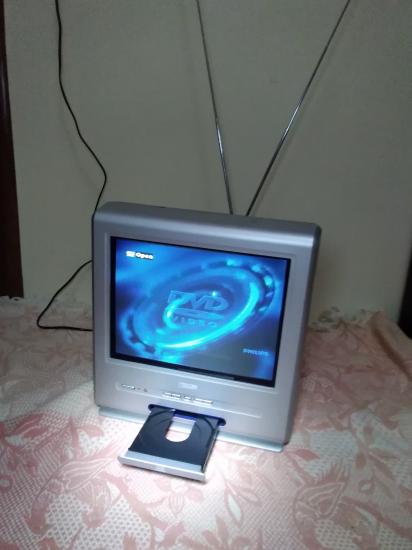 Philips TV / DVD Τηλεόραση με DVD Philips. Κατερίνη νομού Πιερίας, Μακεδονία Ηλεκτρονικές συσκευές Πωλούνται (φωτογραφία 1)