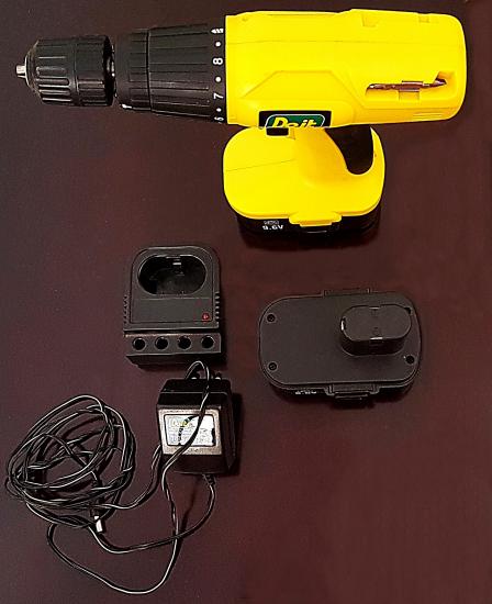 Δραπανοκατσάβιδο Μπαταρίας 9,6 Volt με δύο μπαταρίες. Πειραιας νομού Αττικής - Πειραιώς / Νήσων, Αττική Εργαλεία - Βιομηχανικά είδη Πωλούνται (φωτογραφία 1)