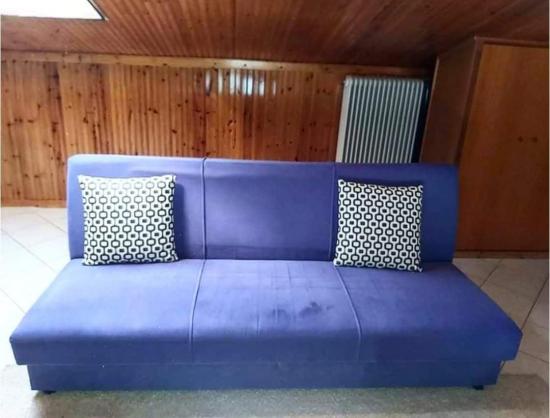 Καναπές φοιτητικός. Χρώμα μωβ, ανοίγει και γίνεται κρεβάτι κ Τρίκαλα νομού Τρικάλων, Θεσσαλία Έπιπλα - Είδη σπιτιού / κήπου Πωλούνται (φωτογραφία 1)
