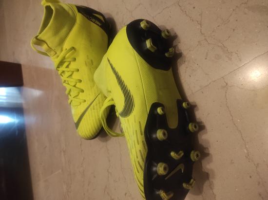 Ποδοσφαιρικά παπούτσια Θεσσαλονίκη νομού Θεσσαλονίκης, Μακεδονία Ρούχα - Παπούτσια - Αξεσουάρ Πωλούνται (φωτογραφία 1)