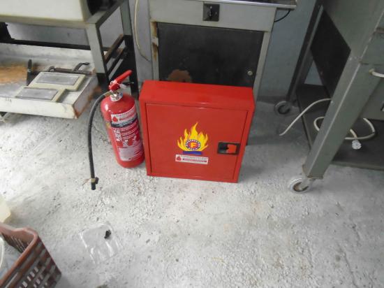 πυροσβεστηρας με το κουτι πυρασφαλειας Βέροια νομού Ημαθίας, Μακεδονία Εργαλεία - Βιομηχανικά είδη Πωλούνται (φωτογραφία 1)