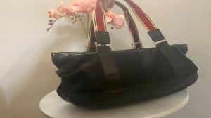 τσάντα gf αυθεντική τσάντα gf αυθεντική - αγγελίες για Ρούχα - Παπούτσια - Αξεσουάρ σε Αθήνα - Πωλούνται στο Νομό Αττικής - Αθηνών, Αττική - FreeList.gr aggelia 302855 (μικρογραφία 6)