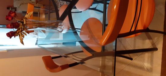 Τραπέζι κουζίνας και 4 καρέκλες Αλεξανδρούπολη νομού Έβρου, Θράκη Έπιπλα - Είδη σπιτιού / κήπου Πωλούνται (φωτογραφία 1)