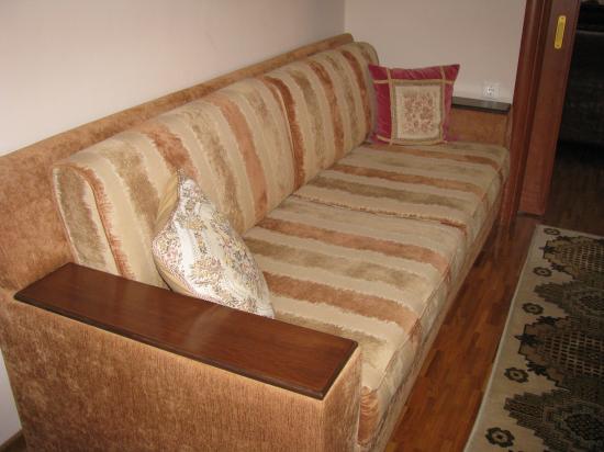 Τριθέσιος καναπές που γίνεται κρεβάτι Δράμα νομού Δράμας, Μακεδονία Έπιπλα - Είδη σπιτιού / κήπου Πωλούνται (φωτογραφία 1)