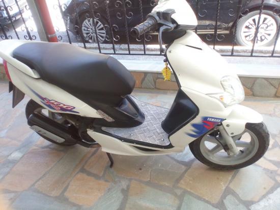 Yamaha Jog 50R μαζί με κράνος. Σαμοθρακη νομού Έβρου, Θράκη Μοτοσυκλέτες - Σκούτερς Οχήματα (φωτογραφία 1)