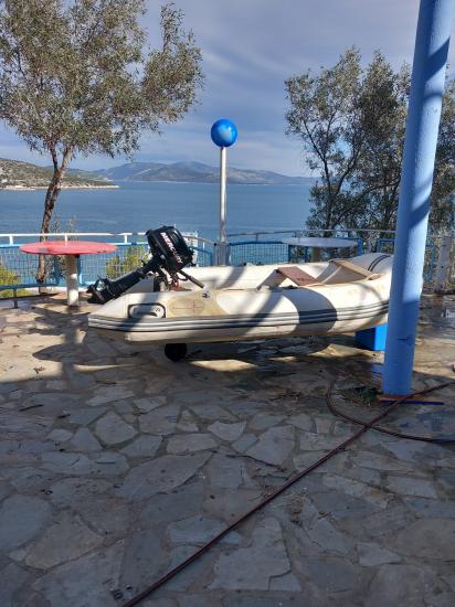 Φουσκωτό escape και μηχανή mercury Γαλατσι νομού Αττικής - Αθηνών, Αττική Βάρκες - Σκάφη Οχήματα (φωτογραφία 1)