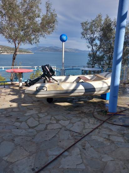 Φουσκωτό escape και μηχανή mercury Γαλατσι νομού Αττικής - Αθηνών, Αττική Βάρκες - Σκάφη Οχήματα (φωτογραφία 1)