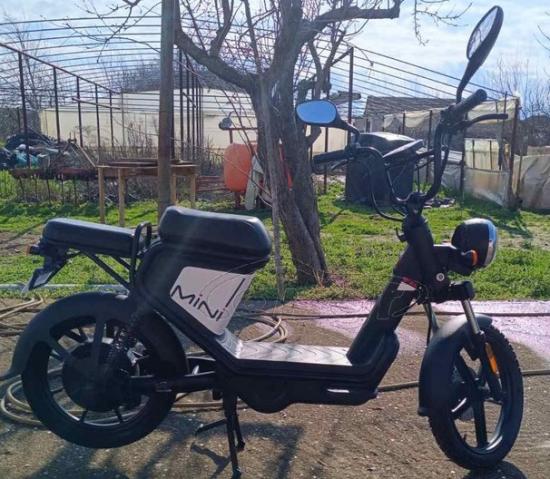 Ηλεκτρικό μηχανάκι...... Σέρρες νομού Σερρών, Μακεδονία Μοτοσυκλέτες - Σκούτερς Οχήματα (φωτογραφία 1)