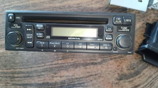 Ραδιο CD από Honda τζιπ CRV Νεαπολη νομού Θεσσαλονίκης, Μακεδονία Εξαρτήματα αυτοκινήτου / μοτό Οχήματα (φωτογραφία 1)