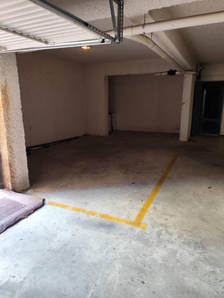 parking δυο θεσεων και μιας θεσης μηχανης και μικρη αποθηκη - αγγελίες για Θέσεις πάρκινγκ - Γκαράζ σε Ελληνικο - Ακίνητα στο Νομό Αττικής - Αθηνών, Αττική - FreeList.gr aggelia 303650 (φωτογραφία 1) parking δυο θεσεων και μιας θεσης μηχανης και μικρη αποθηκη - Ελληνικο Θέσεις πάρκινγκ - Γκαράζ | αγγελία 303650 FreeList.gr (φωτογραφία 1)