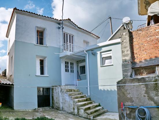 Πωλείται κατοικήσιμη διώροφη μονοκατοικία στη Μόρια (130τμ) Μυτιλήνη νομού Λέσβου, Νησιά Αιγαίου Σπίτια / Διαμερίσματα προς πώληση Ακίνητα (φωτογραφία 1)