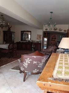 acious 4-Bedroom Split-Level Villa in Nea Michaniona with Ga - (μικρογραφία 2)
