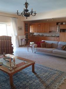acious 4-Bedroom Split-Level Villa in Nea Michaniona with Ga - (μικρογραφία 5)