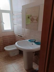 acious 4-Bedroom Split-Level Villa in Nea Michaniona with Ga - (μικρογραφία 8)