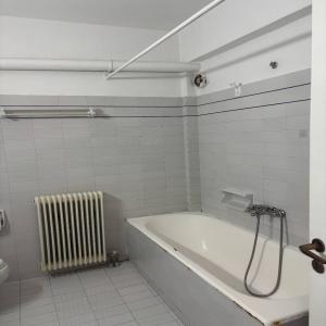 Ενοικιάζεται οροφοδιαμέρισμα 60 τ.μ. κεντρικό στη Μυτιλήνη - (μικρογραφία 3)