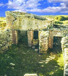 Οικόπεδο με κτίσματα 120 τ.μ. Κουσουναρι, Κυθηρα - (μικρογραφία 2)
