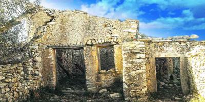 Οικόπεδο με κτίσματα 120 τ.μ. Κουσουναρι, Κυθηρα