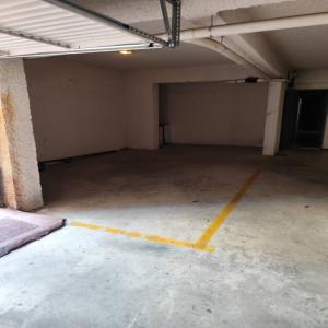 parking δυο θεσεων και μιας θεσης μηχανης και μικρη αποθηκη
