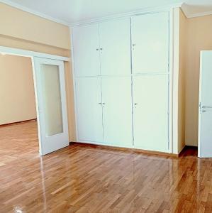 Πωλείται πλήρως ανακαινισμένο διαμέρισμα 78 τ.μ. – 4ος όροφο - (μικρογραφία 4)