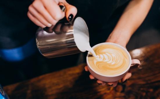 Ζητείται Barista στην Πάτρα σε Cafe-Βar-restaurant Πάτρα νομού Αχαϊας, Πελοπόννησος Εστιατόρια - Καφέ - Μπαρ Εργασία (φωτογραφία 1)