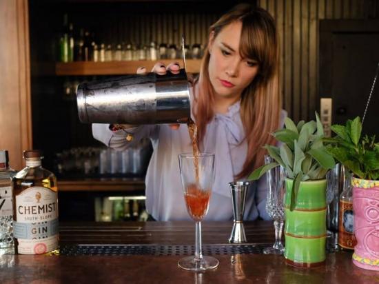 Ζητείται barwoman,εμφανίσιμη για Cafe-Bar-Clup στην Κως με 8 Κως νομού Δωδεκανήσου, Νησιά Αιγαίου Εστιατόρια - Καφέ - Μπαρ Εργασία (φωτογραφία 1)