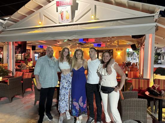 Ζητείται barwoman- barist και σερβιτόρα Πυθαγορειο νομού Σάμου, Νησιά Αιγαίου Εστιατόρια - Καφέ - Μπαρ Εργασία (φωτογραφία 1)