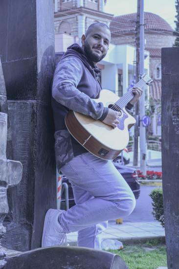 Επαγγελματίας κιθαρίστας - τραγουδιστής ψάχνει για ταβέρνες Θεσσαλονίκη νομού Θεσσαλονίκης, Μακεδονία Υπηρεσίες εκδηλώσεων - Διασκέδαση Υπηρεσίες (φωτογραφία 1)