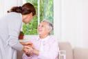 Φροντίδα ηλικιωμένων και κατάκοιτων ατόμων,οικιακές εργασίες (μικρογραφία)