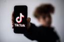 Ζητείται κοπέλα για δημιουργία tiktok (για εταιρεία ρούχων) (μικρογραφία)